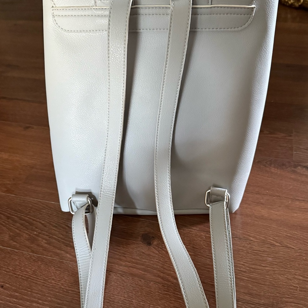 Chic Light Gray Backpack - image 2